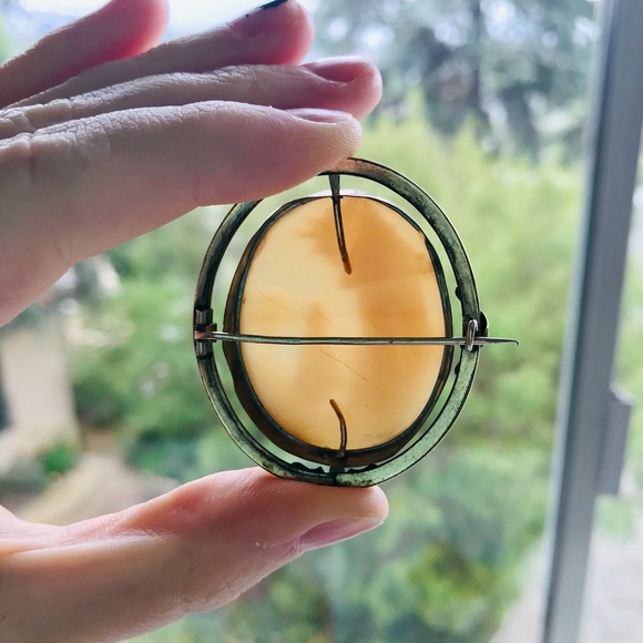 Antique Victorian Rebecca at the Well Cameo Brooch - Picture 9 of 9